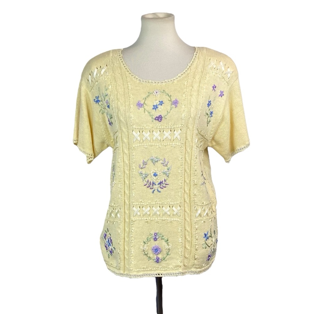 Vintage TR Bentley floral embroidered w/ faux pearl short sleeve sweater size M